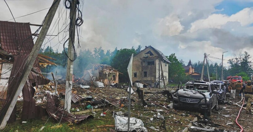 Удар рф по Київщині: Зеленський повідомив про шістьох загиблих і десятки постраждалих