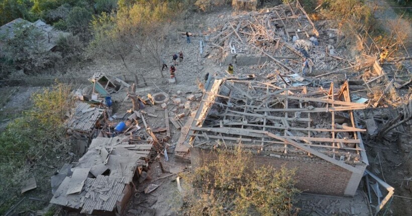 Росіяни скинули КАБ на будинок у Запоріжжі: з-під завалів дістали живого чоловіка