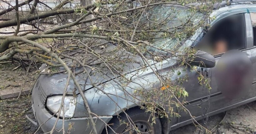 Росіяни завдали удару по Балаклії на Харківщині: є жертви (фото)