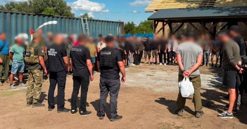 На Одещині командир військової частини залучив підлеглих до будівництва свого будинку