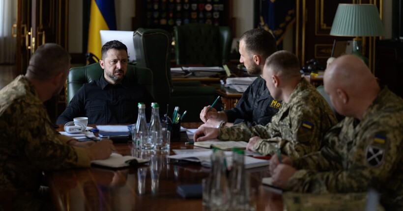 Зеленський обговорив з військовим керівництвом протидію ударам балістичних ракет