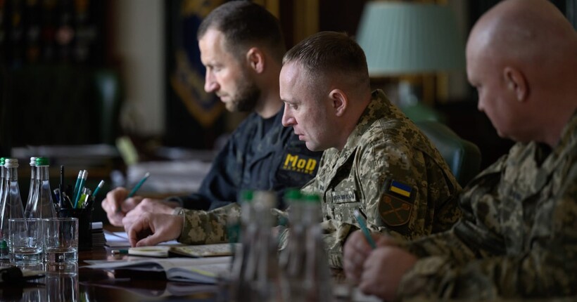 Зеленський провів першу Ставку за участі Головнокомандувача Драпатого: подробиці