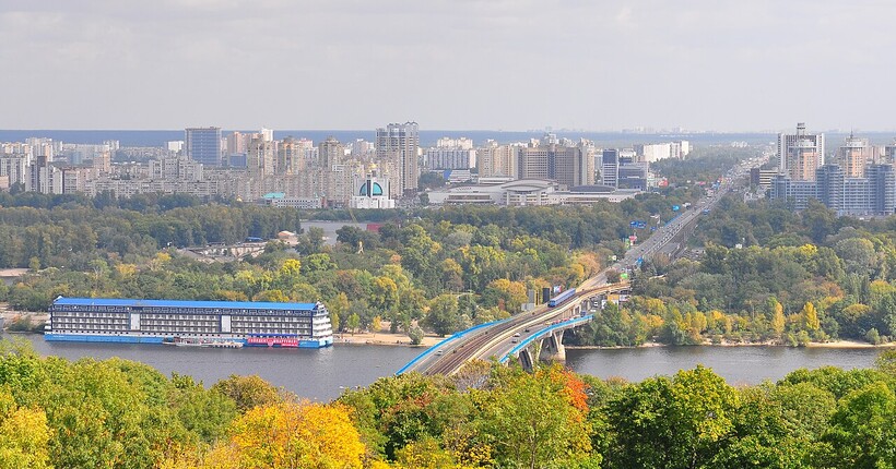 У Києві чотири дні частково обмежуватимуть рух мостом Метро
