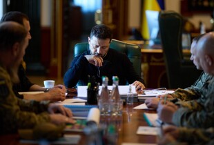 Зеленський провів нараду щодо фронту та кадрових змін у ЗСУ