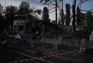 Росіяни масовано атакували Київ вночі: рятувальники показали наслідки