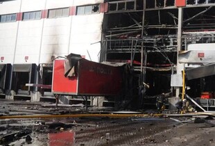 У Дніпрі рф знищила депо та відділення “Нової пошти”: загинув працівник, ще п’ятеро поранені
