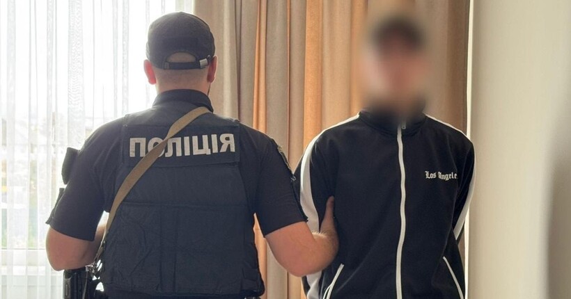 На Закарпатті 18-річний хлопець смертельно поранив ножем власну матір: подробиці вбивства