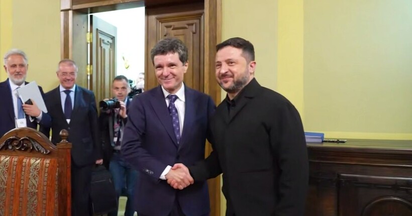 Зеленській провів зустрічі з президентами Румунії і Сербії на полях саміту С8: подробиці