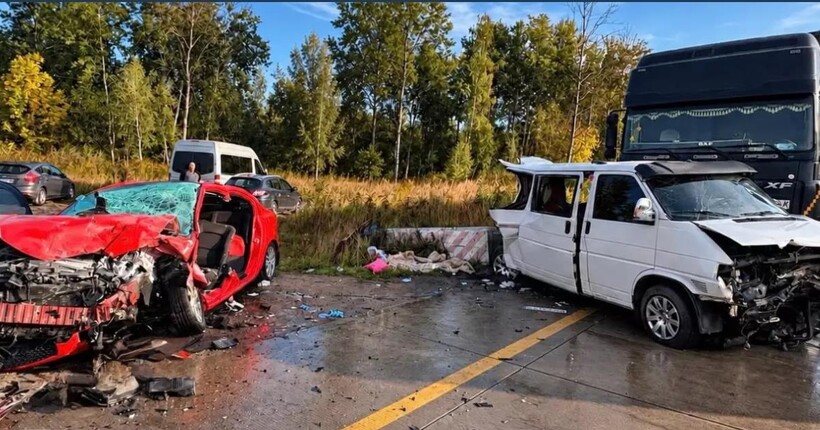 На Житомирщині зіткнулися чотири авто: постраждали шестеро людей, серед них є діти