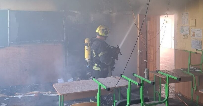 Росіяни влучили у школу в Києві: ДСНС повідомила про наслідки (фото)
