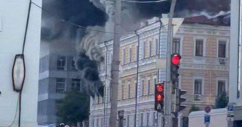 Ворожий дрон влучив у будівлю НАН у Києві (відео)