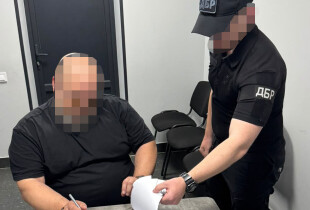На Донеччині фельдшерці виплатили понад 2,3 млн грн 