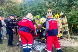 На Рівненщині під час чищення 25-метрового колодязя загинув чоловік, ще один отримав травми