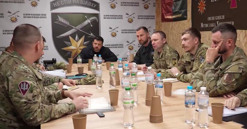 Бригадні закупівлі пікапів та посилення СБС: Зеленський на Лиманському напрямку провів нараду