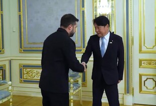 Зеленський обговорив з представниками Японії удари росії по цивільних та енергетиці