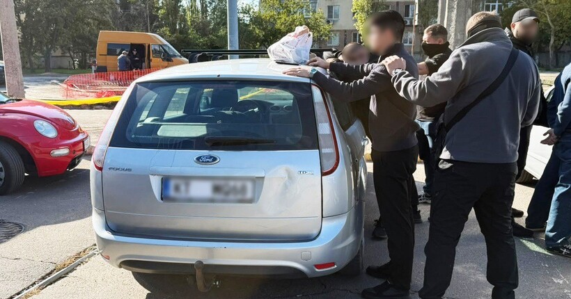 У Миколаєві викрили продаж п'яти гуманітарних авто для ЗСУ