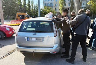 У Миколаєві викрили продаж п'яти гуманітарних авто для ЗСУ