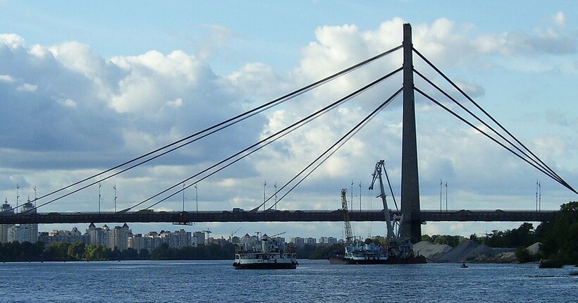 У Києві оновили правила руху мостами під час тривоги: що змінилося