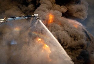 Росіяни атакували промислову інфраструктуру на Одещині: спалахнула масштабна пожежа