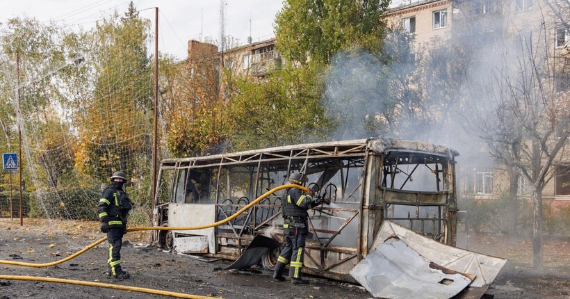 Вже 33 загиблих після удару по автобусу: в Краматорську і Слов'янську зупиняють громадський транспорт