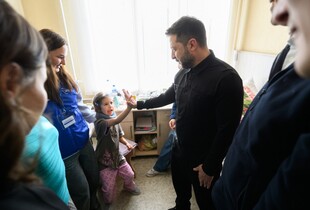 Зеленський відвідав постраждалих у лікарні після удару рф по будинку у Прилуках
