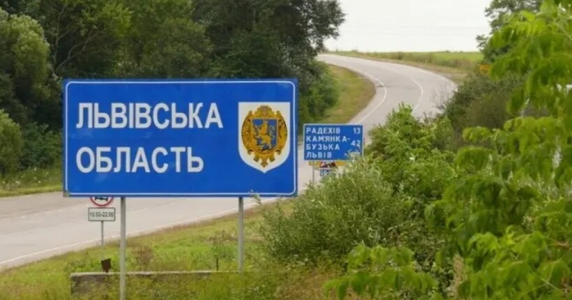 Дрони атакували передмістя Львова: пожежа в Малехові і пошкоджені будинки в Мурованому