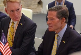 Сенатор Блюменталь вимагає пояснень від Пентагону та SpaceX через втрату Україною доступу до Starshield