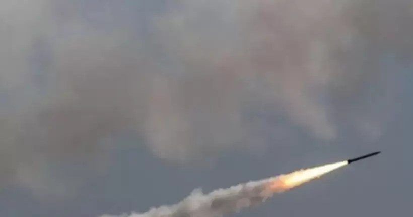 У Львівській області ракета, не вибухнувши, впала біля автобусної зупинки