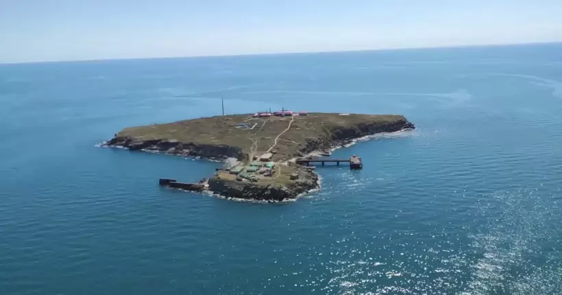 Вночі росіяни скинули чотири авіабомби на острів Зміїний
