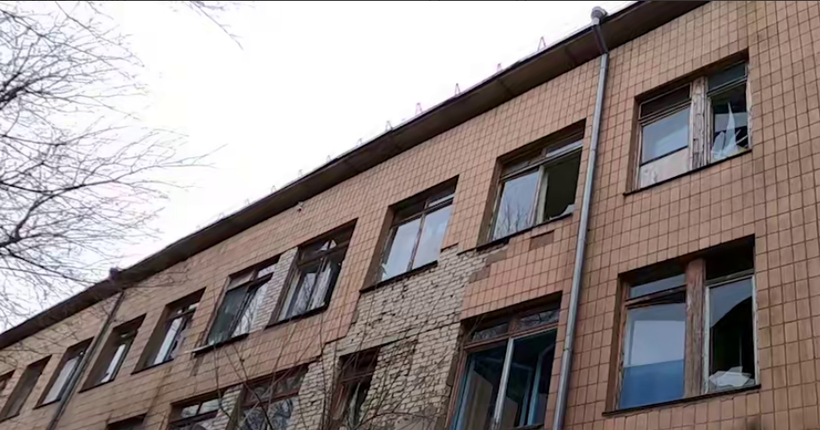 росіяни продовжують воювати з лікарнями: двічі за добу обстріляли медзаклад у Херсоні 
