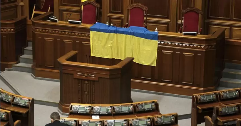 Діяльність президента, парламенту та уряду з початку війни: опитування КМІС