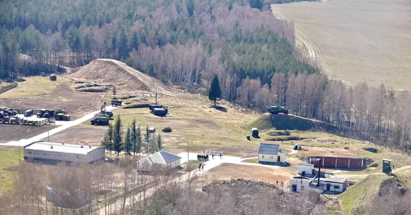 Пошкоджено літак рф: на аеродромі 