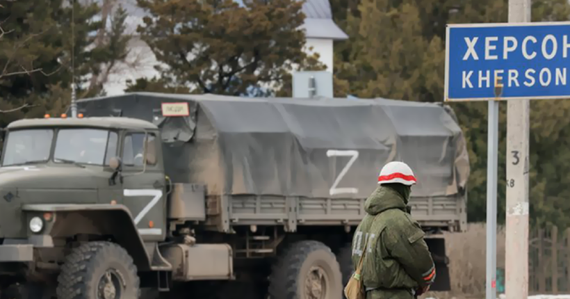 Окупанти заселяються в будинки херсонців, яких вивезли на 