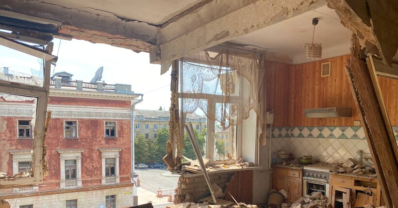 Кидають вибухівку з дронів: як виживають під обстрілами жителі Марганця
