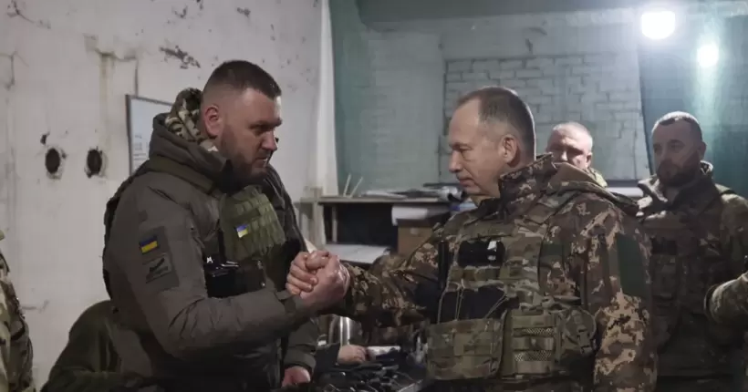 Сирський у Бахмуті вручив нагороди захисникам