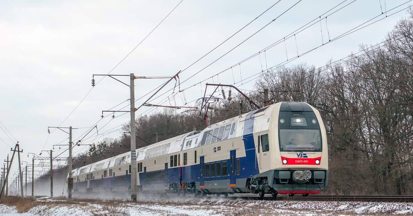 Через ракетну атаку низка поїздів 