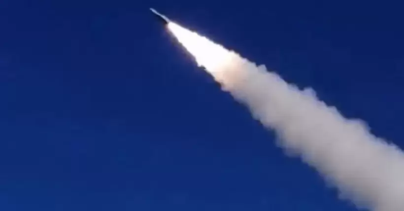 Повторний вибух у Києві: у Святошинському районі горять автівки, є постраждалі