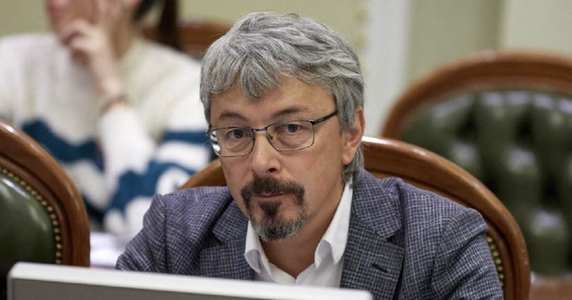Мінкульт оновив правила виїзду артистів за кордон: Ткаченко розповів, що змінилося