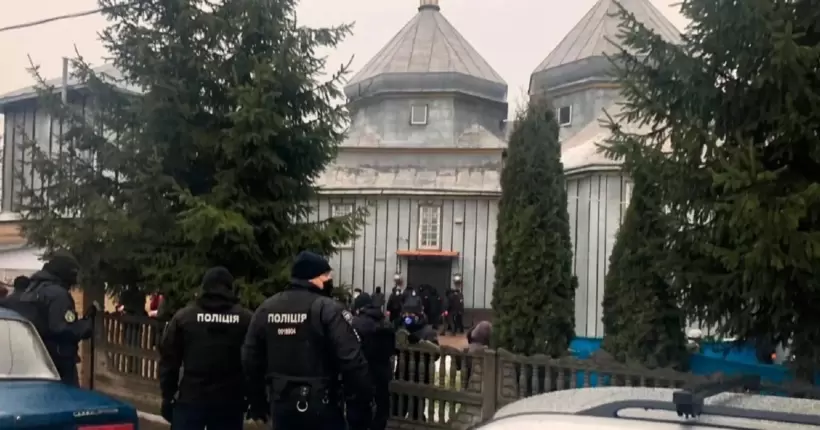 На Буковині сталась сутичка між вірянами ПЦУ та УПЦ МП. Відео