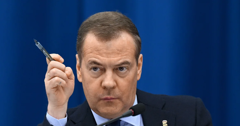 Медведєв розійшовся: пригрозив вдарити ракетами по Бундестагу та офісу Шольца