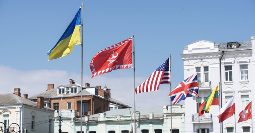 Українці в опитуванні розповіли про історично найближчий народ та про найважливіші події