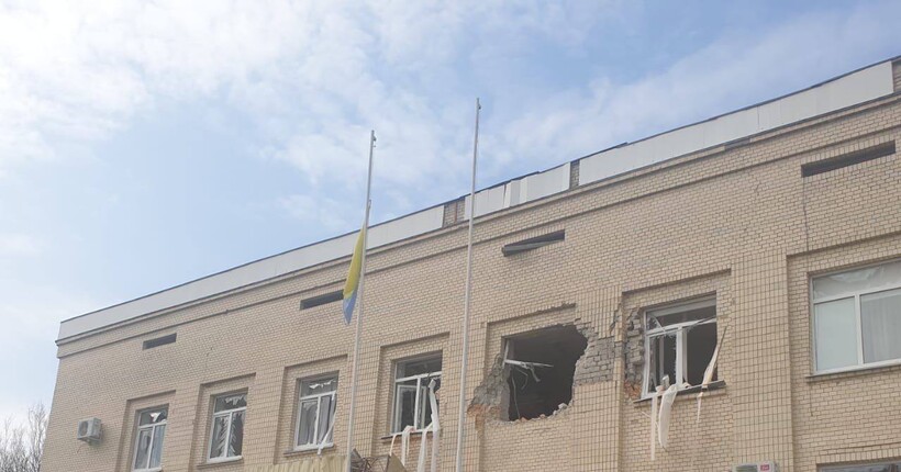 Росіяни обстріляли Берислав на Херсонщині: постраждали музей, житлові будинки та редакція