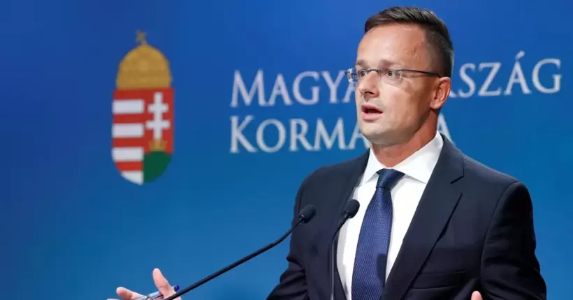 Ні вашим, ні нашим: Сіярто видав нову заяву про 