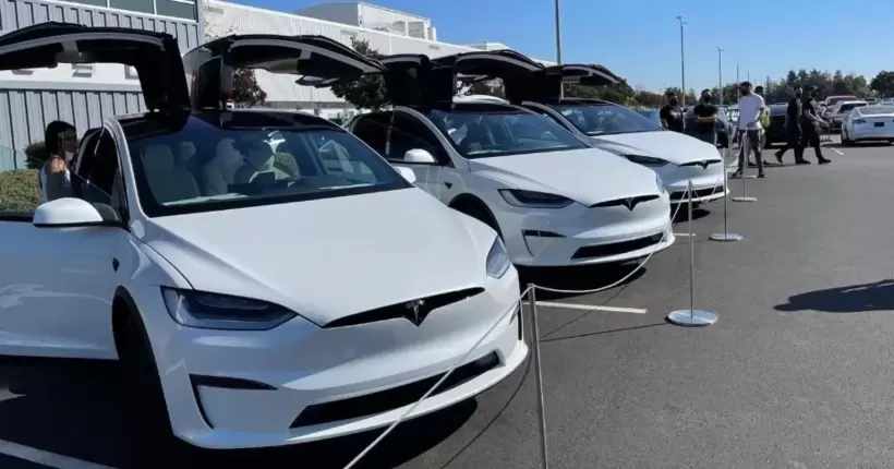 У Tesla Model X виявили проблеми з ременями безпеки: регулятор у США почав розслідування