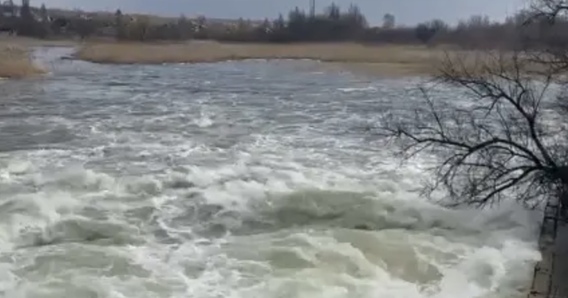 У Краматорську прорвало дамбу одного із водосховищ: триває евакуація жителів