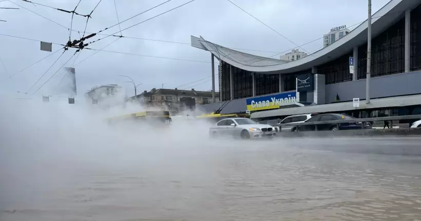 У Києві біля станції 