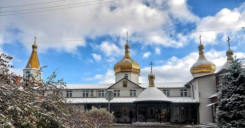 Рівне припинило право користуватися землею шістьом храмам УПЦ
