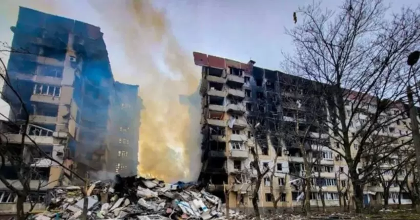 Окупанти вдарили по багатоповерхівці у Вугледарі: під завалами були люди