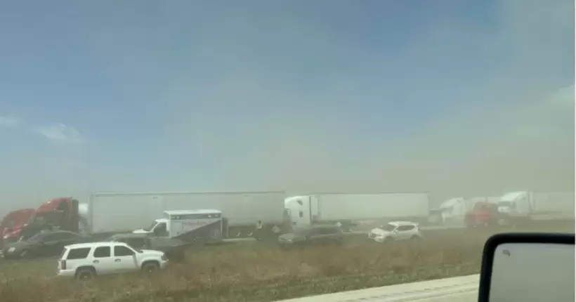 Пилова буря у США “засліпила” водіїв: сталася низка масштабних аварій, загинули люди (ВІДЕО)