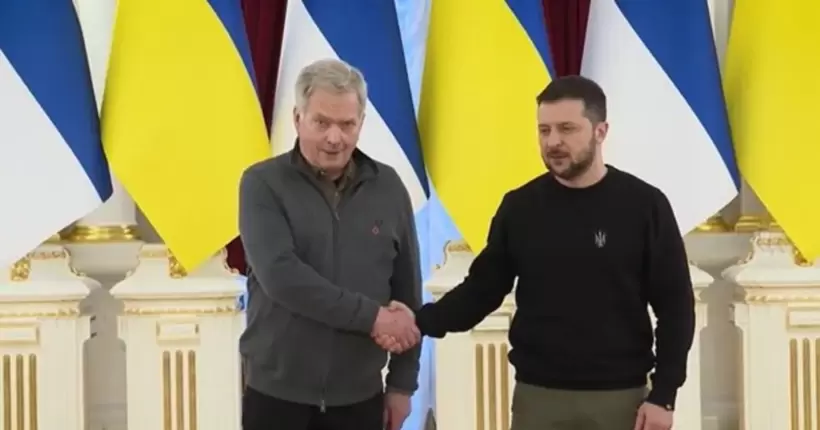 Зеленський прибув з візитом до Фінляндії: з ким зустрічатиметься та про що говоритиме